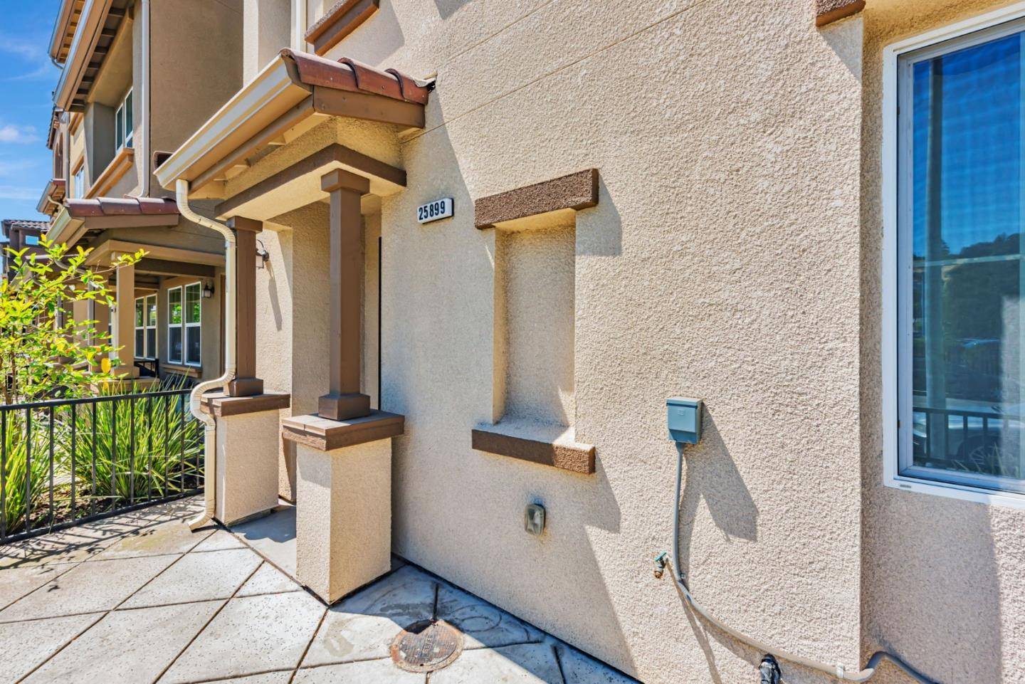 Hayward, CA 94544,25899 Dollar ST