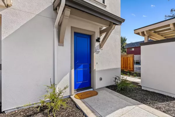 Redwood City, CA 94061,927 Woodside RD