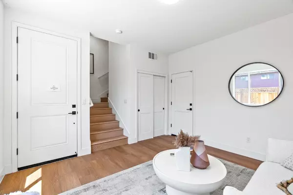 Redwood City, CA 94061,931 Woodside RD