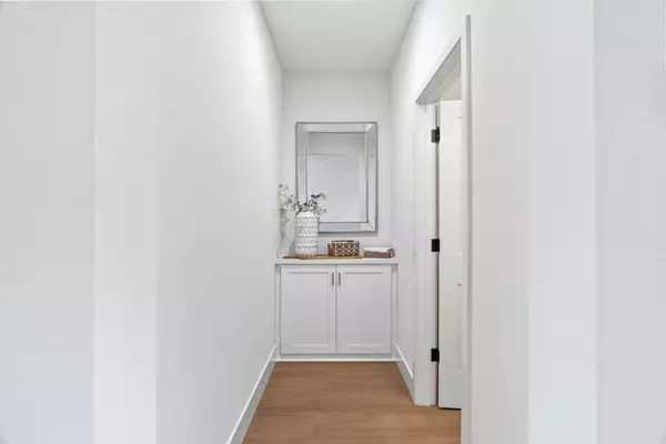 Redwood City, CA 94061,931 Woodside RD