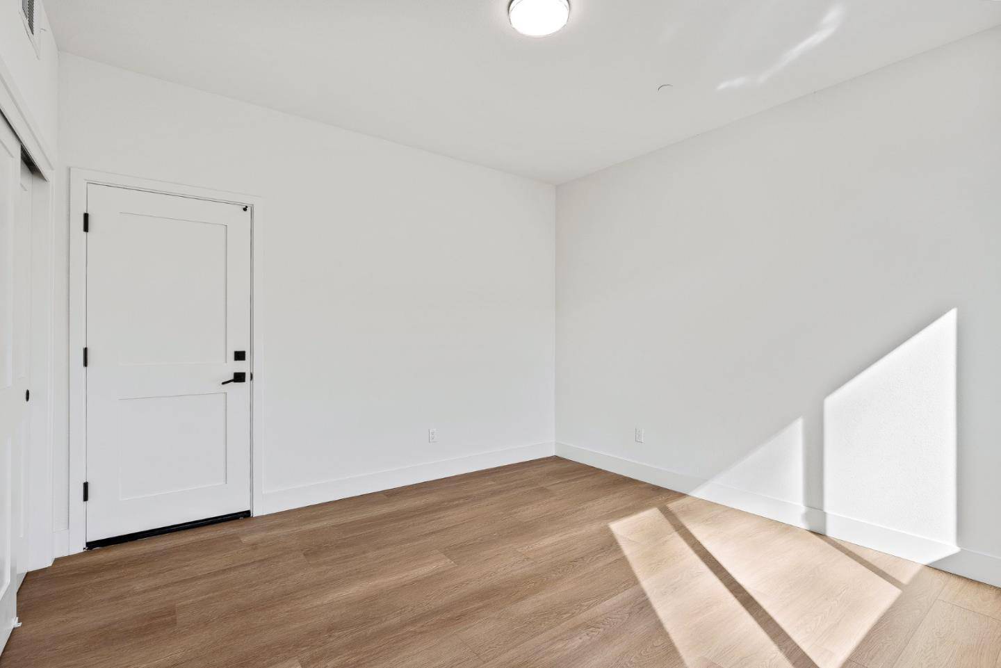 Redwood City, CA 94061,935 Woodside RD