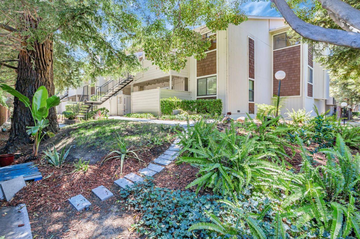 3830 Panda LN, San Jose, CA 95117