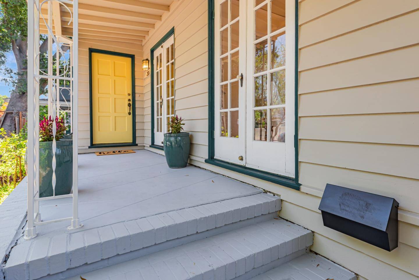 Menlo Park, CA 94025,755 Arnold WAY