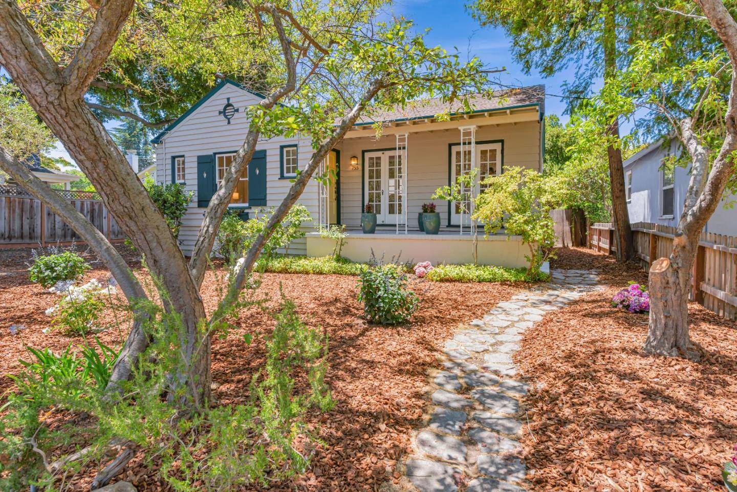 Menlo Park, CA 94025,755 Arnold WAY