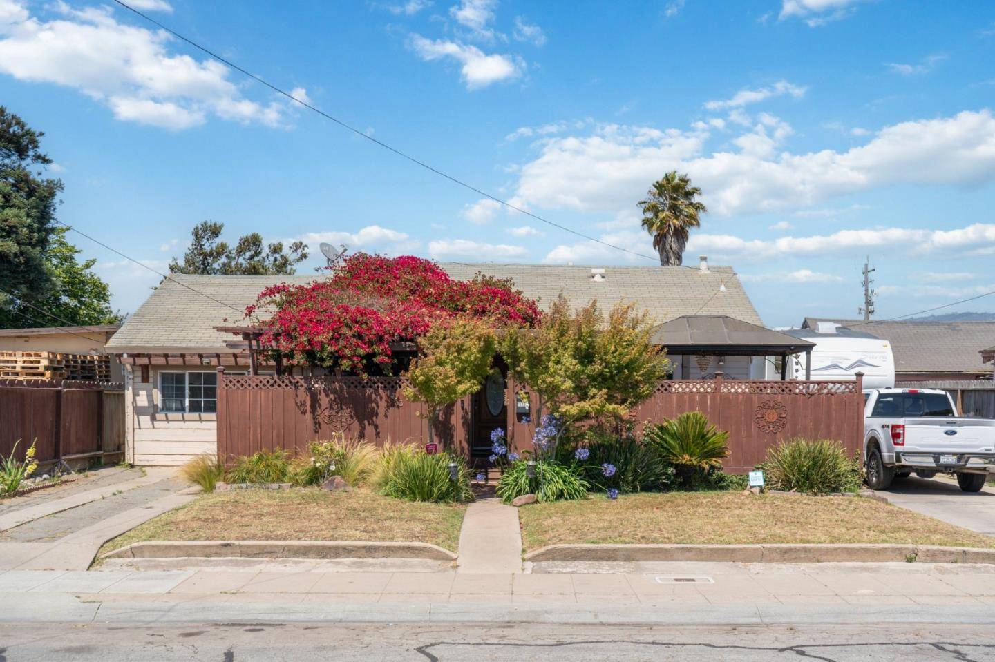 1413 Wiren ST, Salinas, CA 93905
