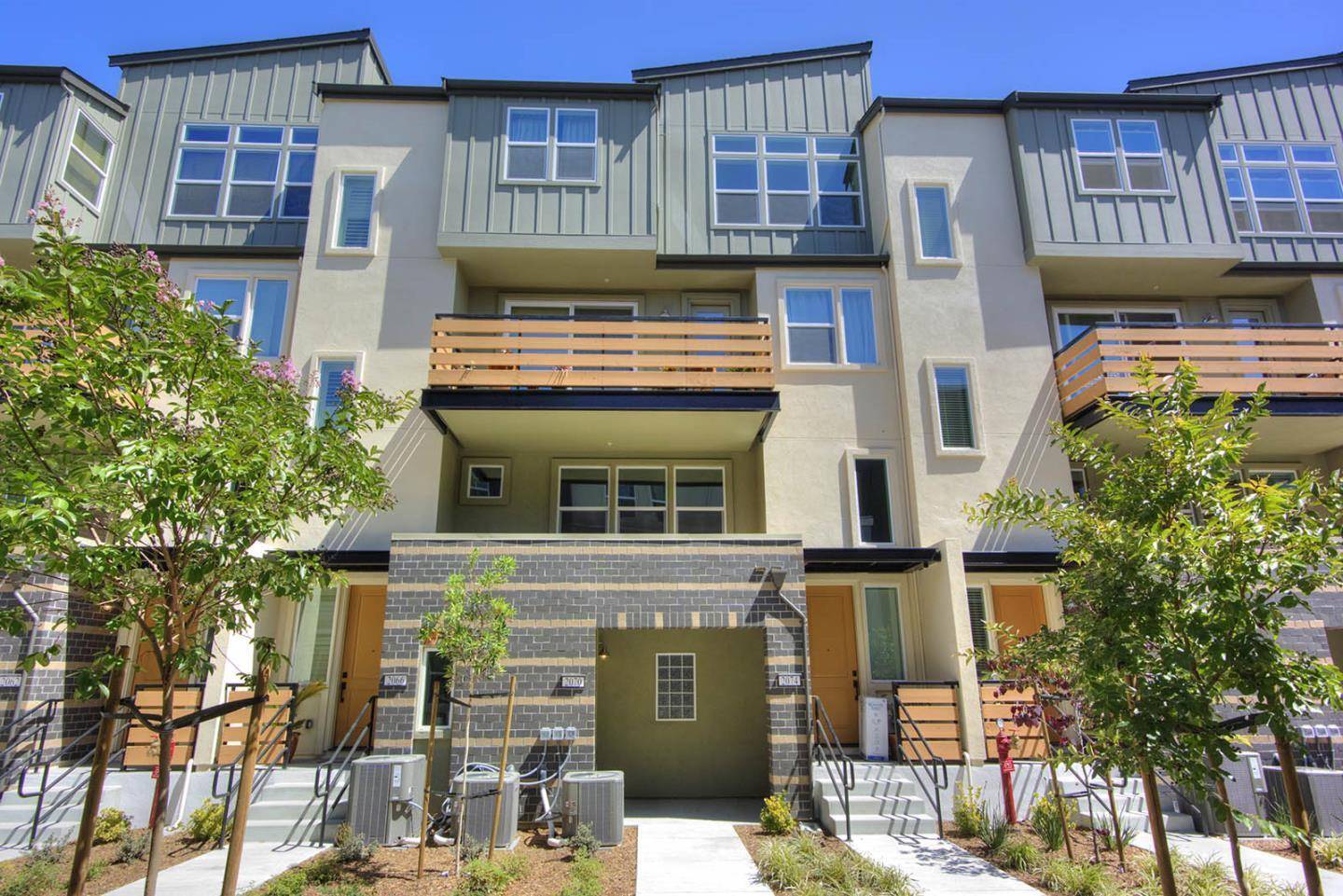2070 Mahuron CIR, San Jose, CA 95133