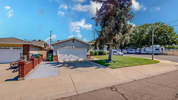 2001 Jerry LN, Lodi, CA 95242