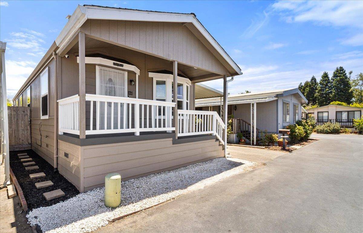 Watsonville, CA 95076,789 Green Valley RD 121