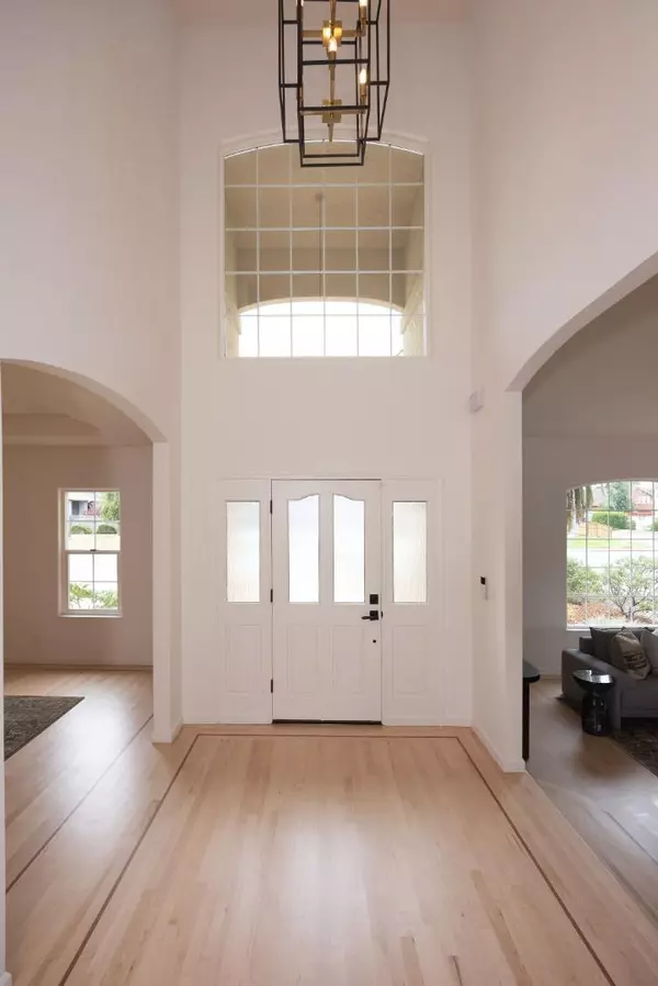 Half Moon Bay, CA 94019,608 Silver AVE