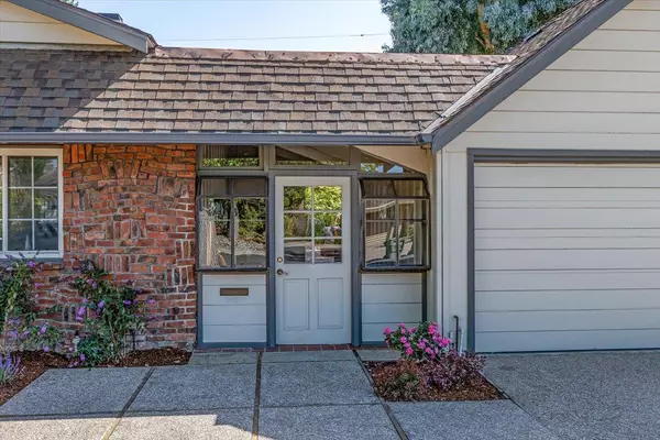 Palo Alto, CA 94306,3325 Saint Michael DR