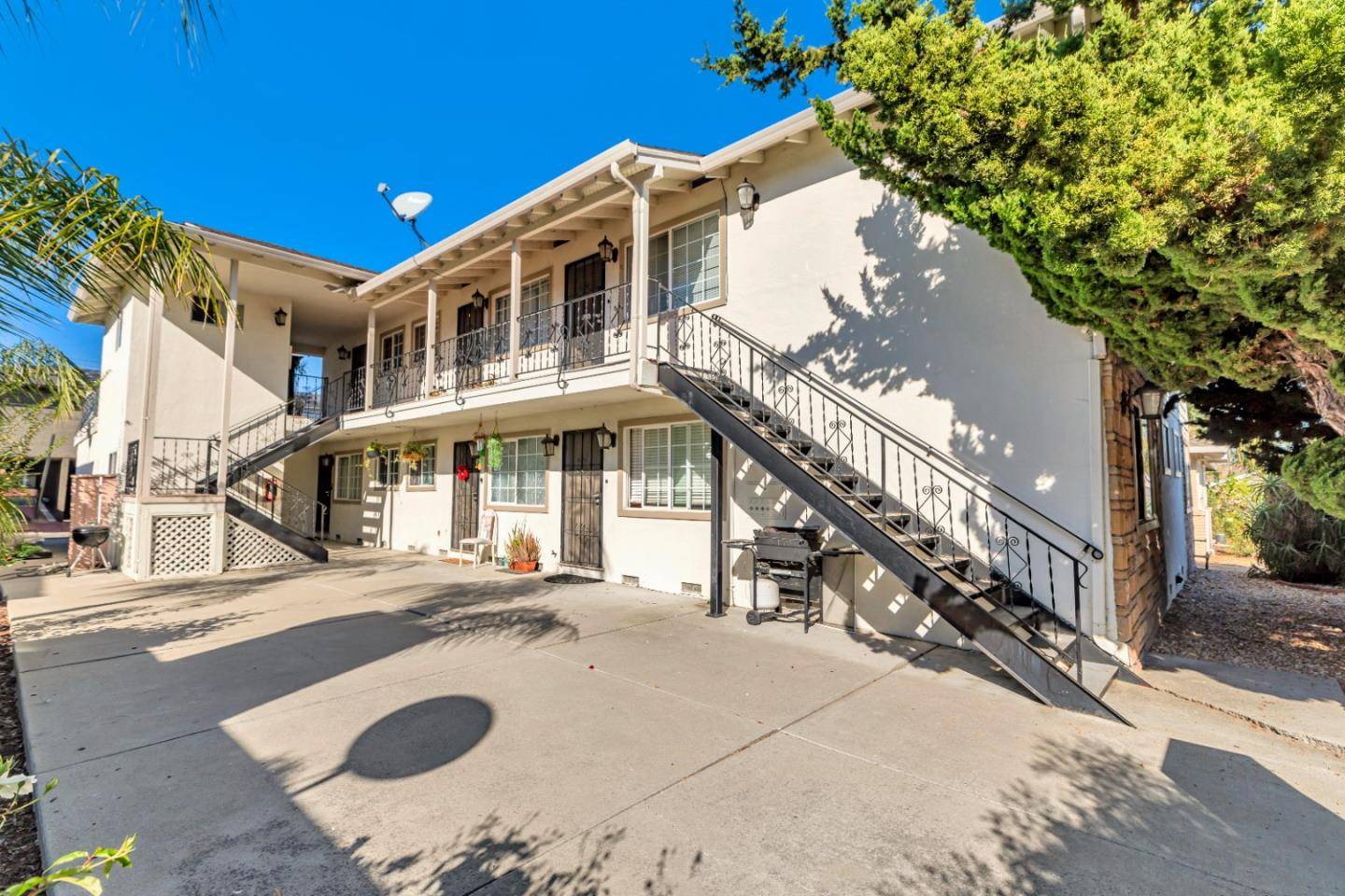 Santa Clara, CA 95050,184 Roxbury ST