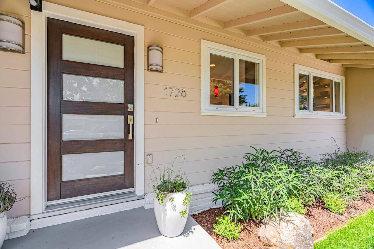 Mountain View, CA 94040,1728 Peartree LN