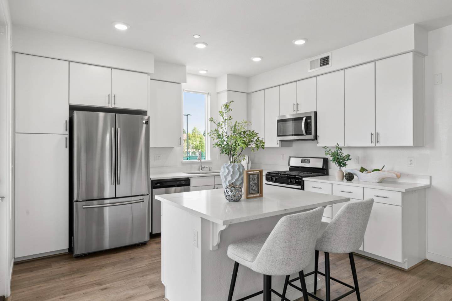 Milpitas, CA 95035,1407 Nightshade RD 21