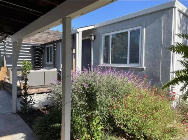 Redwood City, CA 94063,972 Haven AVE