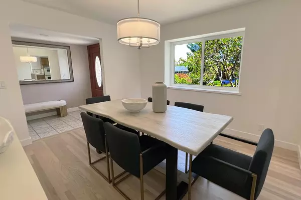 Saratoga, CA 95070,12141 Viewoak DR