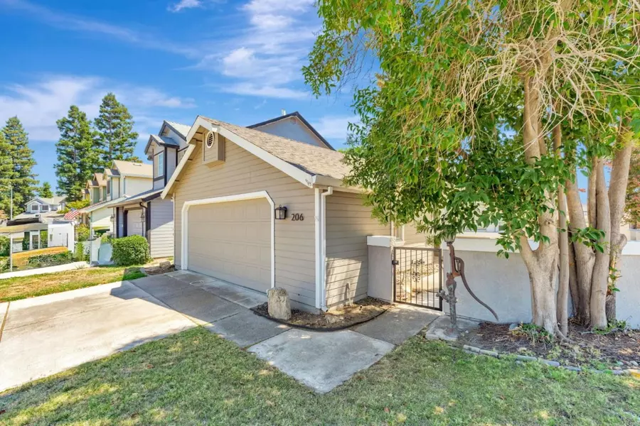 206 Laurelwood CIR, Manteca, CA 95336