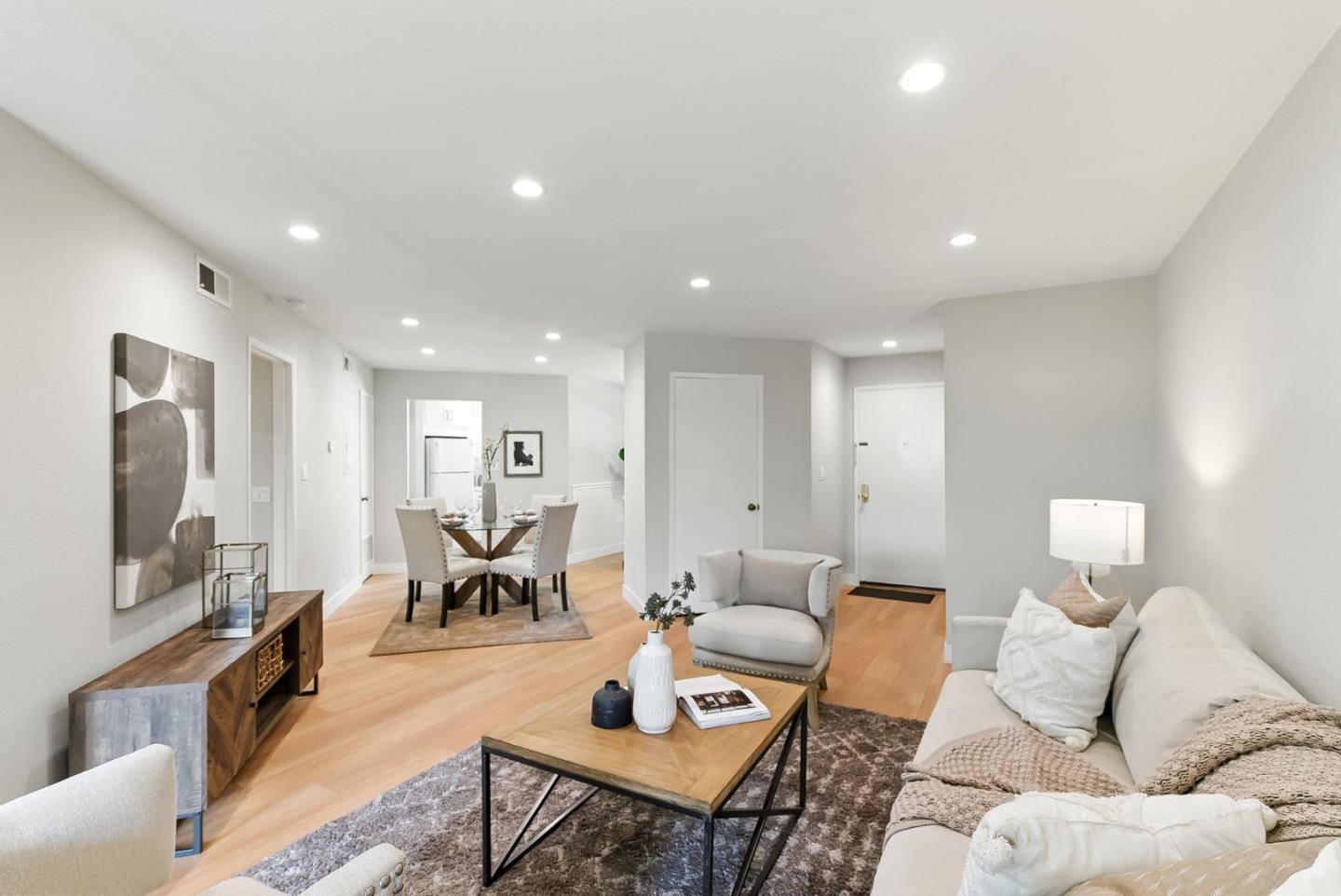 Sunnyvale, CA 94086,999 W Evelyn TER 29