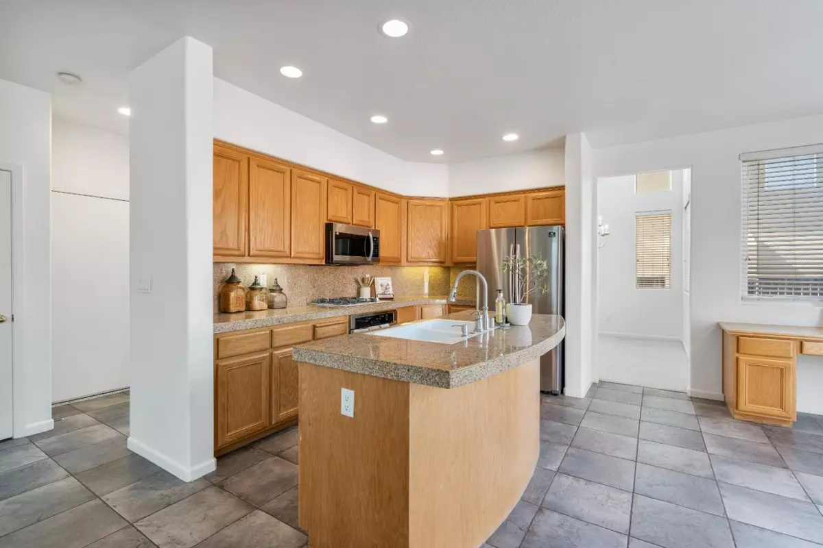 Hollister, CA 95023,1101 Freedom DR