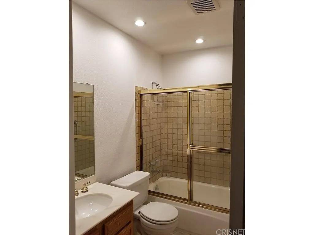 18366 Collins ST, Tarzana, CA 91356