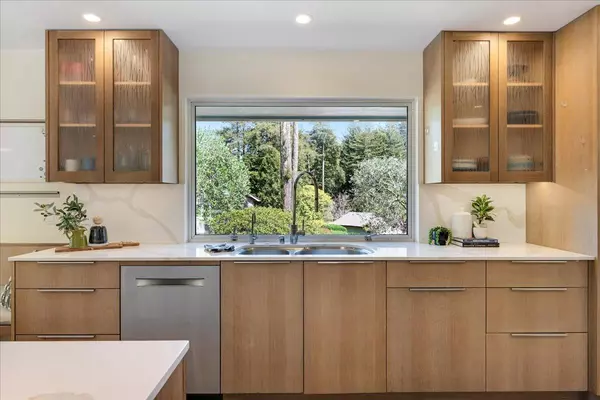 Santa Cruz, CA 95060,111 Esmeralda DR