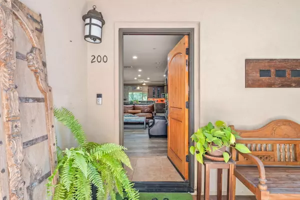 San Jose, CA 95116,18 S 21st ST 200