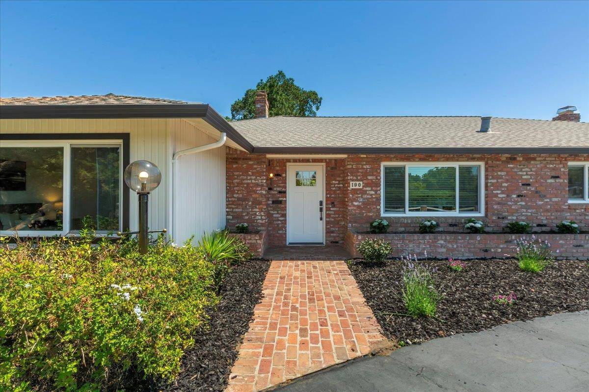 San Martin, CA 95046,190 W San Martin AVE