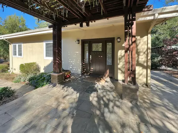 Woodside, CA 94062,225 Lindenbrook RD