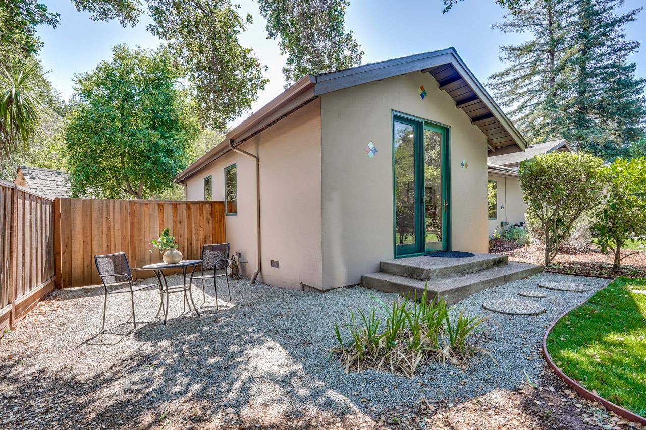 Los Altos, CA 94024,1625 Hazelaar WAY