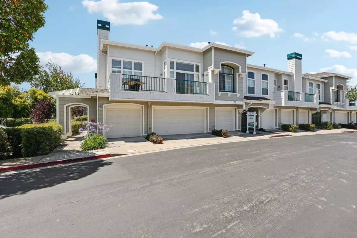 Redwood City, CA 94065,595 Shoal CIR