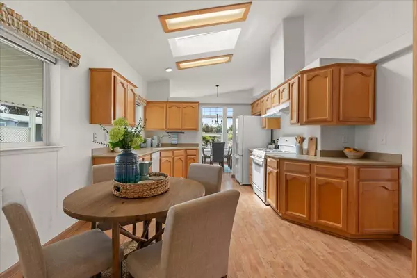 Aptos, CA 95003,16 Primrose ST 16