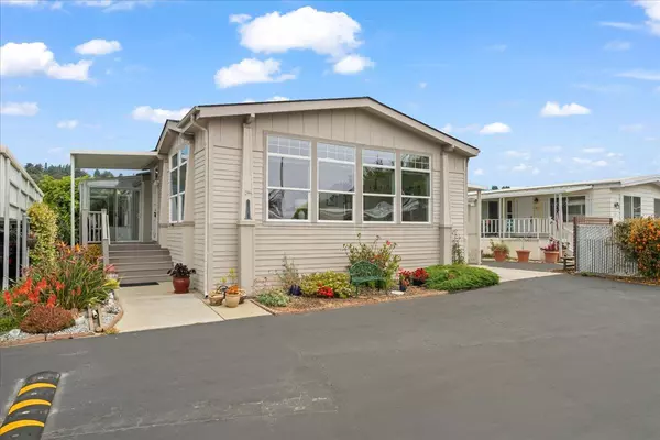 Aptos, CA 95003,16 Primrose ST 16