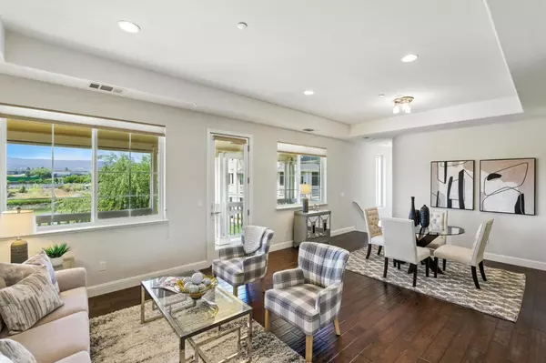 Redwood City, CA 94063,636 Fan Tail WAY 905