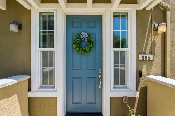 Redwood City, CA 94063,636 Fan Tail WAY 905