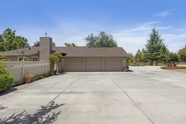Tres Pinos, CA 95075,5636 Sundown LN