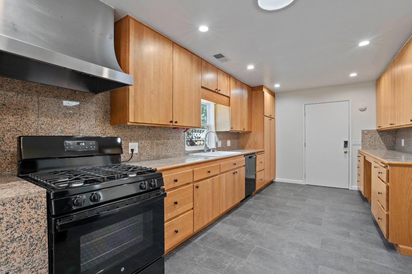 San Jose, CA 95125,1486 Richards AVE