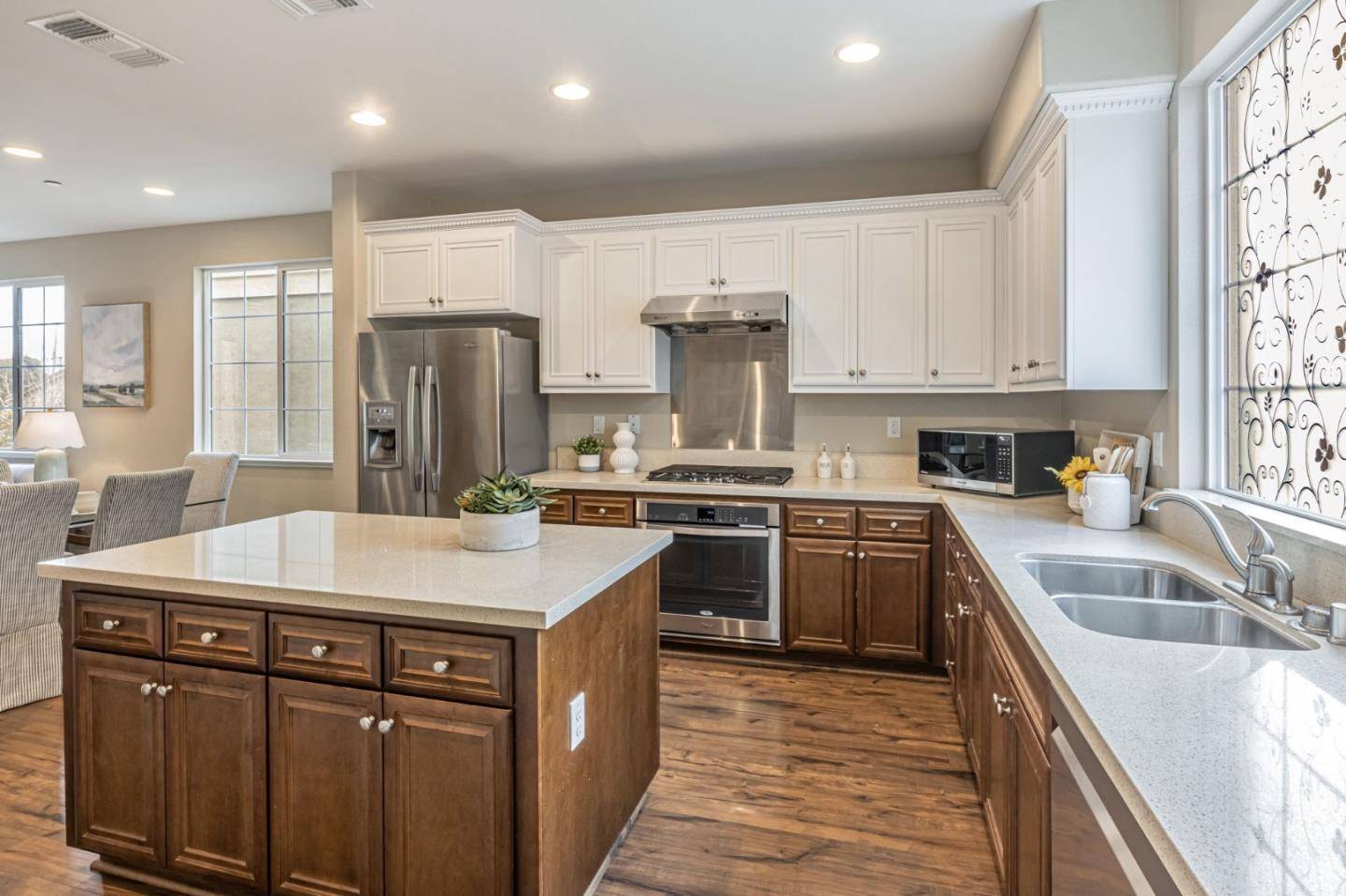 Hayward, CA 94544,217 Catherine PL