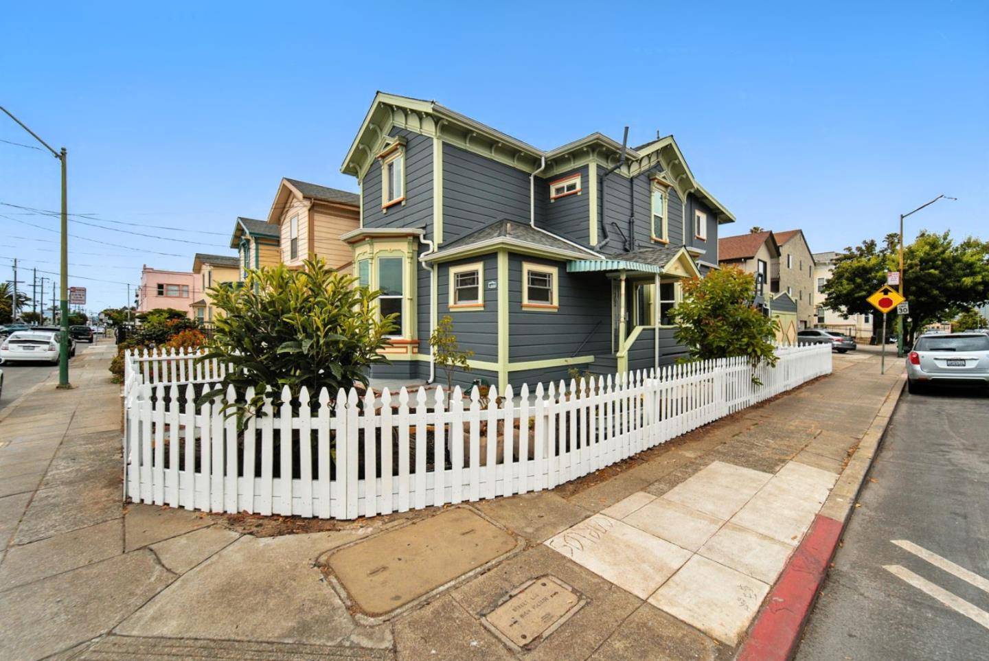 Oakland, CA 94606,1549 5th AVE