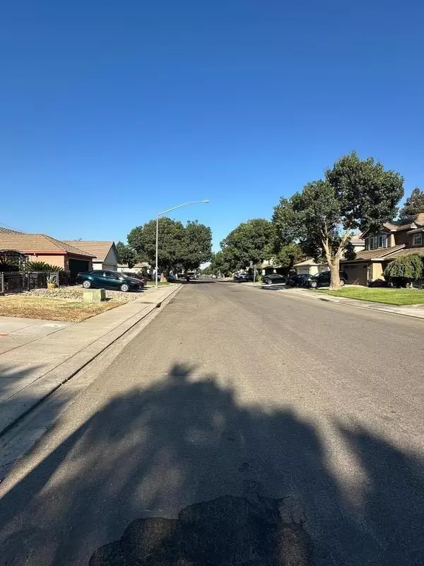 Modesto, CA 95355,2613 Medinah CT