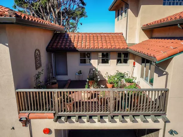 Half Moon Bay, CA 94019,725 Correas ST