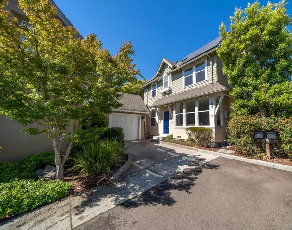 Santa Cruz, CA 95060,205 Roosevelt TER