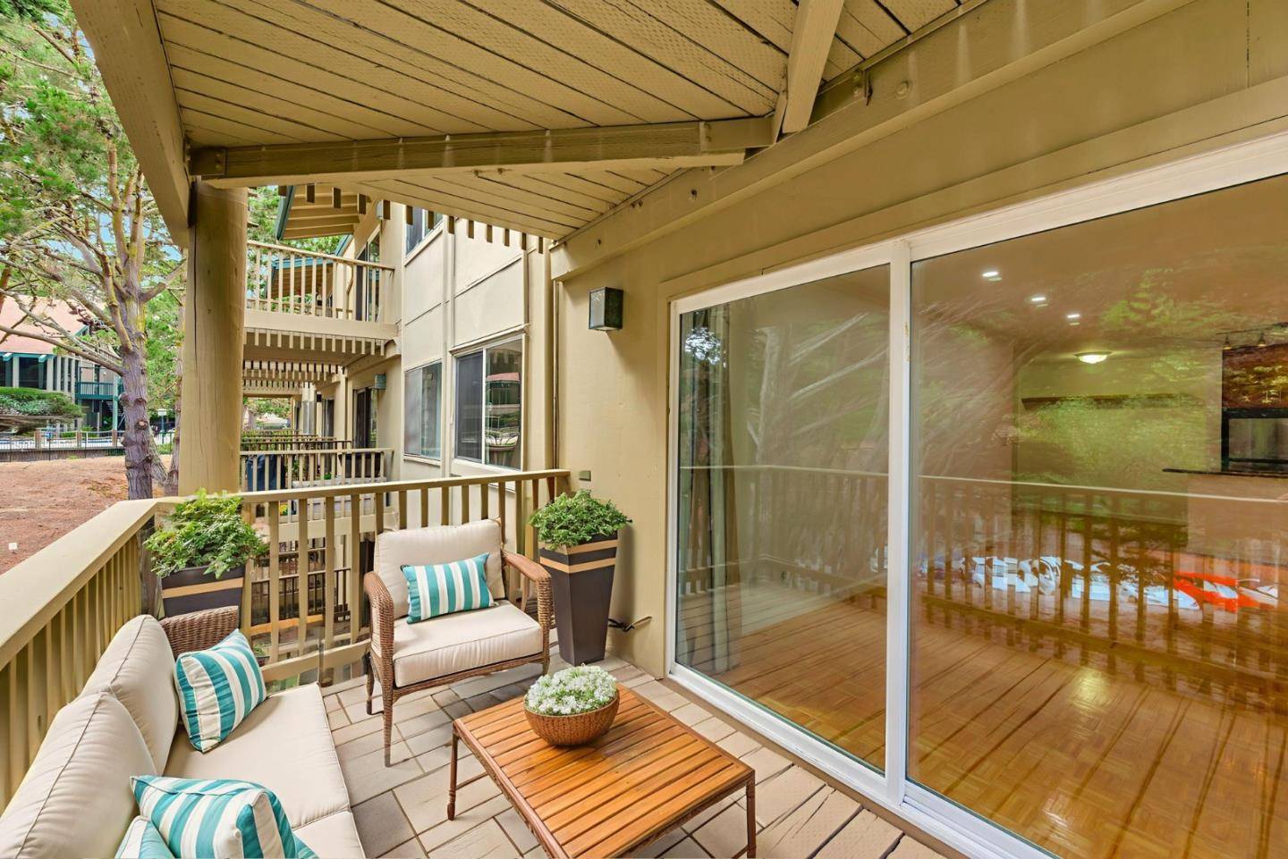 Daly City, CA 94015,377 Mandarin DR 207