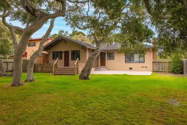712 Sunset DR, Pacific Grove, CA 93950