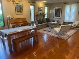 Palo Alto, CA 94301,467 Tennyson AVE
