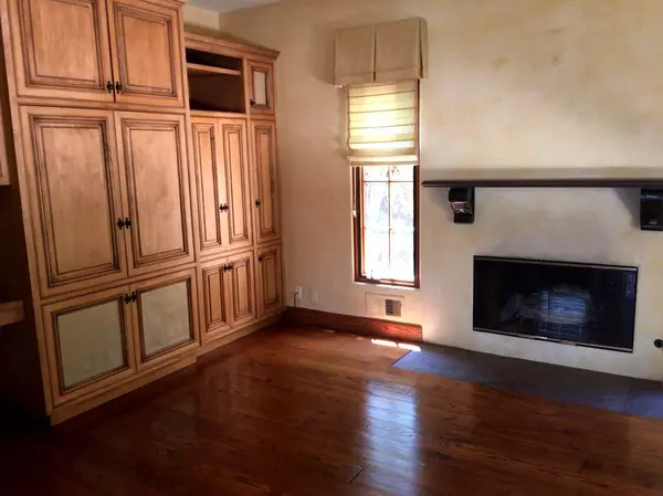 Palo Alto, CA 94301,467 Tennyson AVE