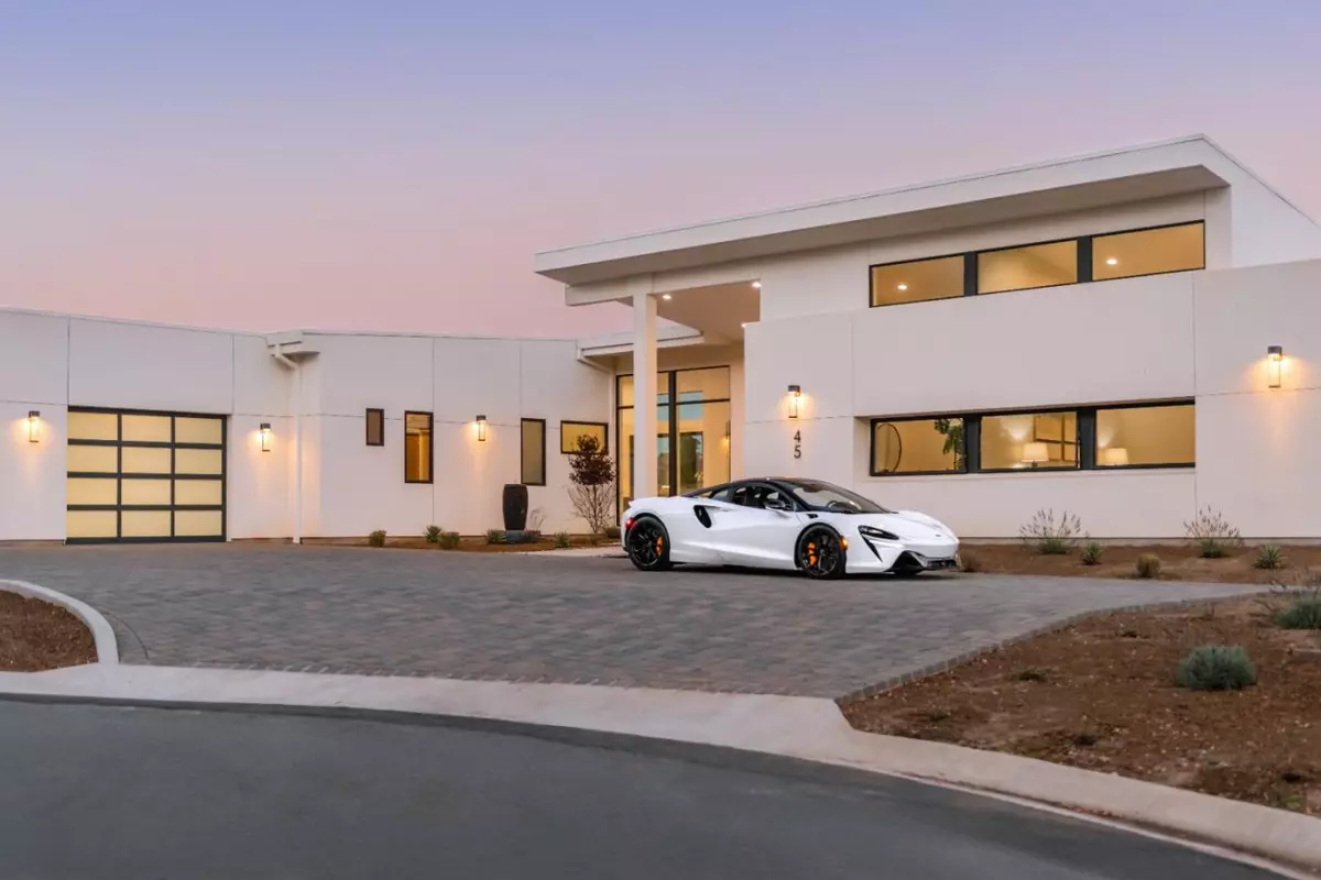 Hillsborough, CA 94010,45 Calaveras CT