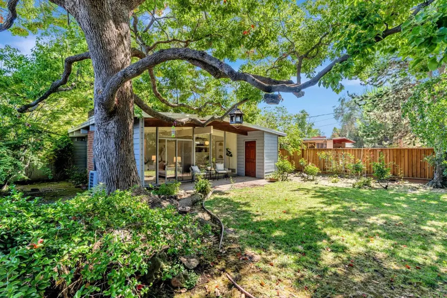 26 Roosevelt CIR, Palo Alto, CA 94306