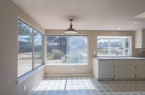 Marina, CA 93933,337 Quebrada Del Mar RD