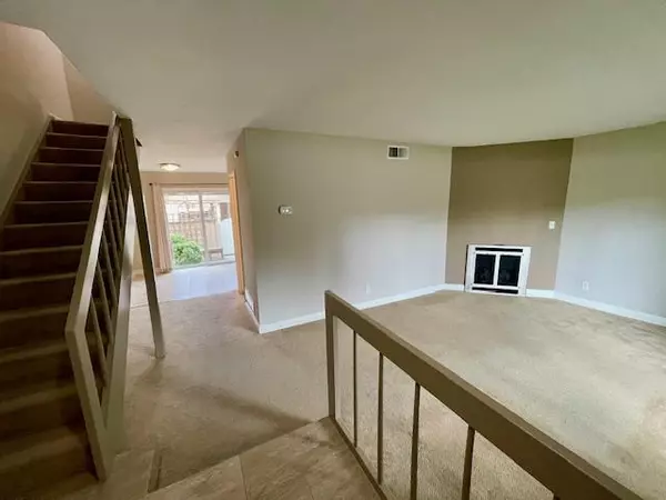 Mountain View, CA 94043,3 Comstock Queen CT