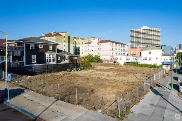 Oakland, CA 94606,229 International BLVD