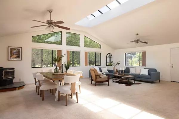 Monterey, CA 93940,2161 Trapani CIR